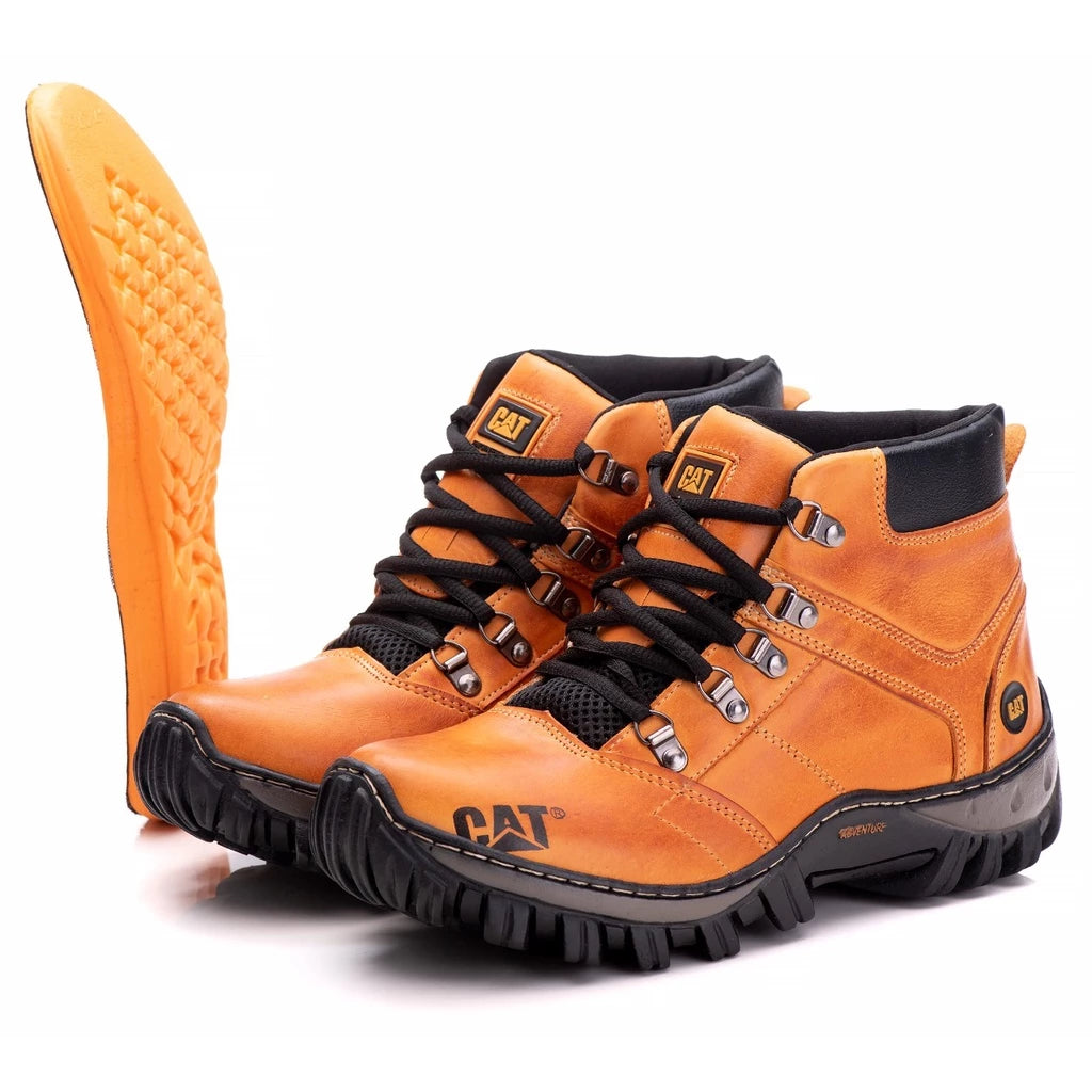 Bota Adventure Comfort Masculina Cat em Couro com Palmilha em Gel