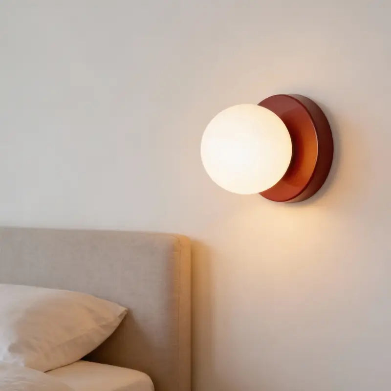 Arandela de Parede Globo de Vidro Acabamento em Metal