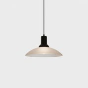 Pendente Chapéu Vidro Ice Branco, Acabamento Preto, Cabo Ajustável