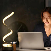 Candeeiro de Mesa LED Regulável Espiral Moderno - Akada Brasil