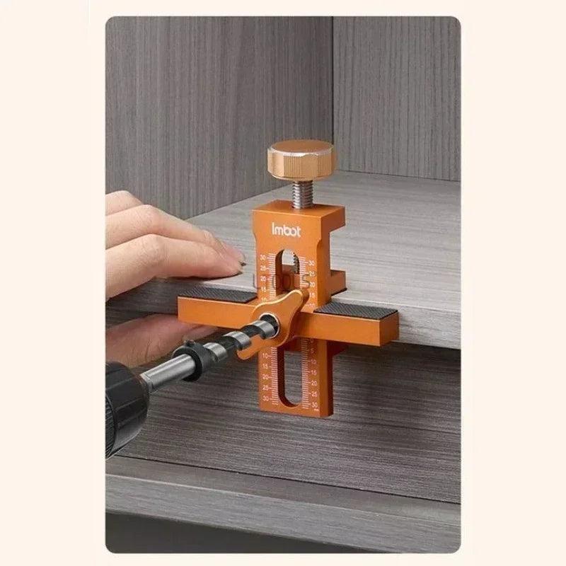 Gabarito de Instalação 2 em 1 para Portas de Armário - Akada Brasil